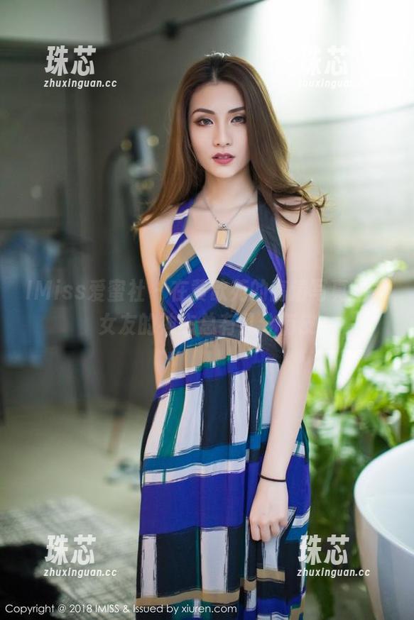 IMiss爱蜜社-黄歆苑 IMiss爱蜜社 - 在黄歆苑的高清写真里,女友的神态总有几分俏皮
