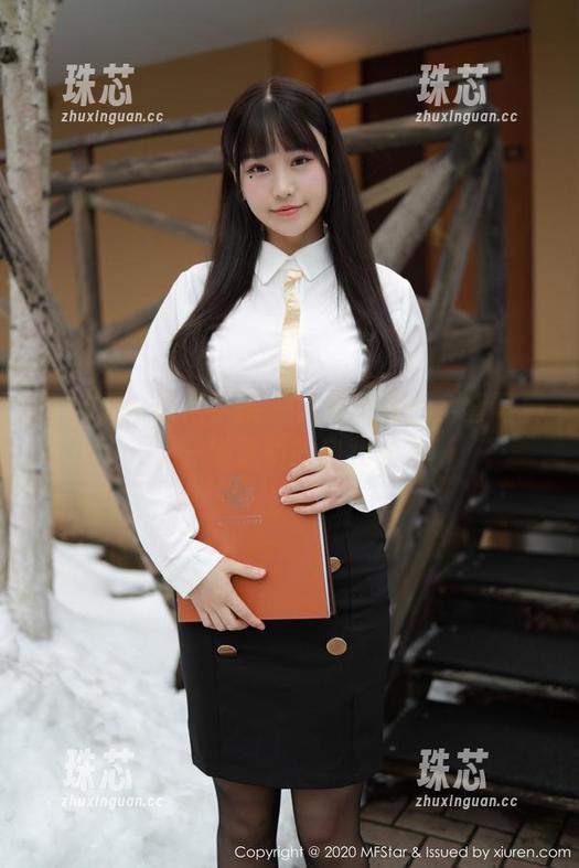 MFStar模范学院-人间荒糖 MFStar模范学院 - 人间荒糖的全套写真:一场透明的自我展示