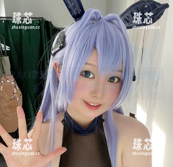PAKI草莓酱 PAKI草莓酱的短裙图册,光看这些延伸的线条,我就有种想走上前的冲动。