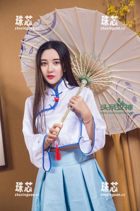 TouTiao头条女神 - 热门？哦，那是陈怡曼的最新油亮写真，亮得我眼