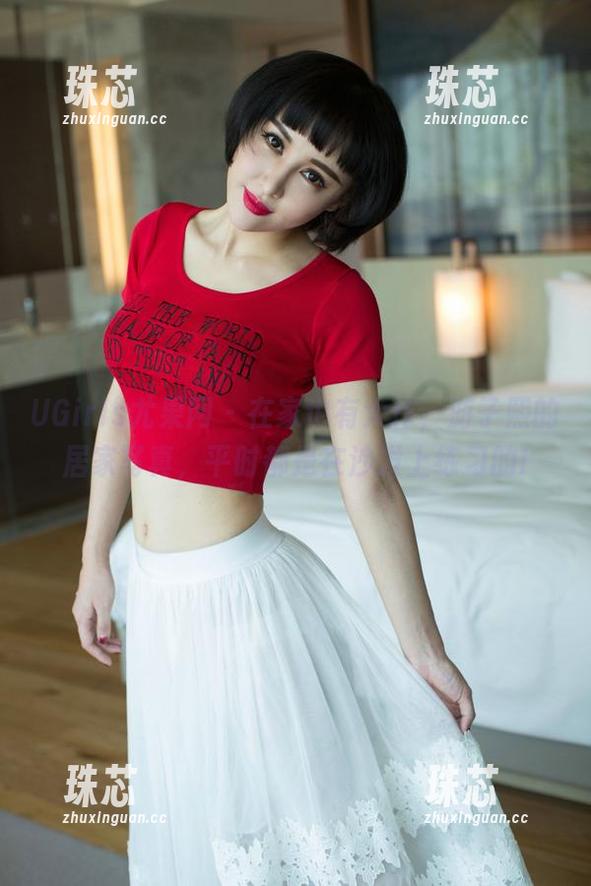 UGirls尤果网-游子熙 UGirls尤果网 - 在家也有大作,游子熙的居家写真,平时都是在沙发上练习的!