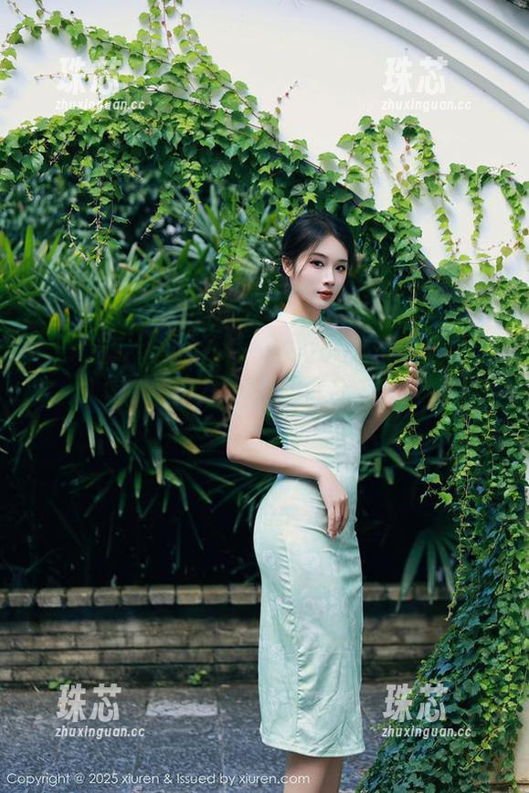 Xiuren秀人网-林文文yooki Xiuren秀人网 - 林文文yooki的夏日全套图包:寻找那个会游泳的自己,其实只是躺着追剧!