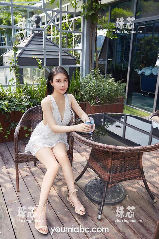 YouMi尤蜜荟-黄乐然 YouMi尤蜜荟 - 黄乐然的泳池,高清分享的一张比一张诱人,禁不住想多看几眼。