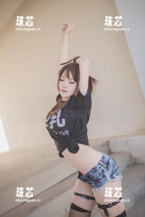 yoko夏宅 免费图集!yoko夏宅泳衣2,有点冷,但更想看她的身姿