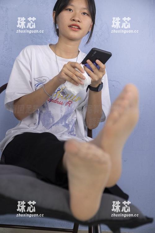 南国足艺 - 沫沫的户外写真，果然是敢于迎风招展的小能手！