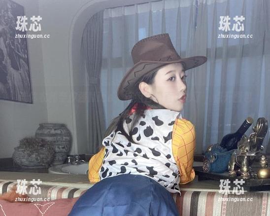 奈汐酱Nice 连体衣和奈汐酱Nice,这组合简直太妙了,点开图包感受一下!