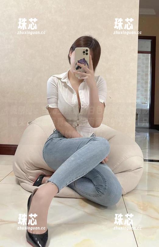奶宝妹纸 微密圈 - 当奶宝妹纸的白色套装遇上摄影镜头,这份写真集里没有简单的分享,只有微妙的流动感。
