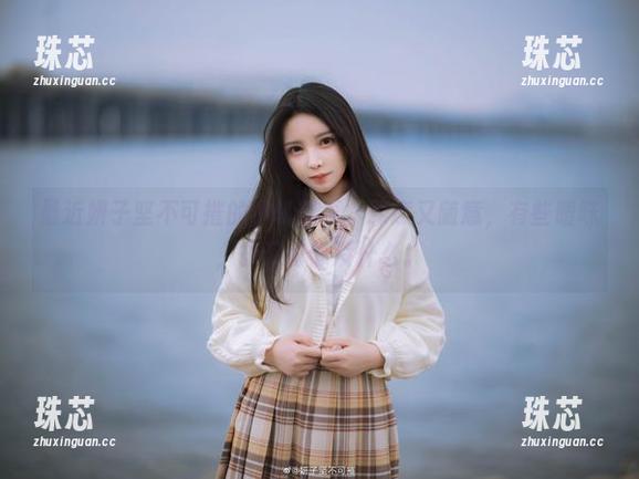 妍子坚不可摧 最近妍子坚不可摧的小叽写真,肆意又随意,有些暧昧,却又好像没什么。