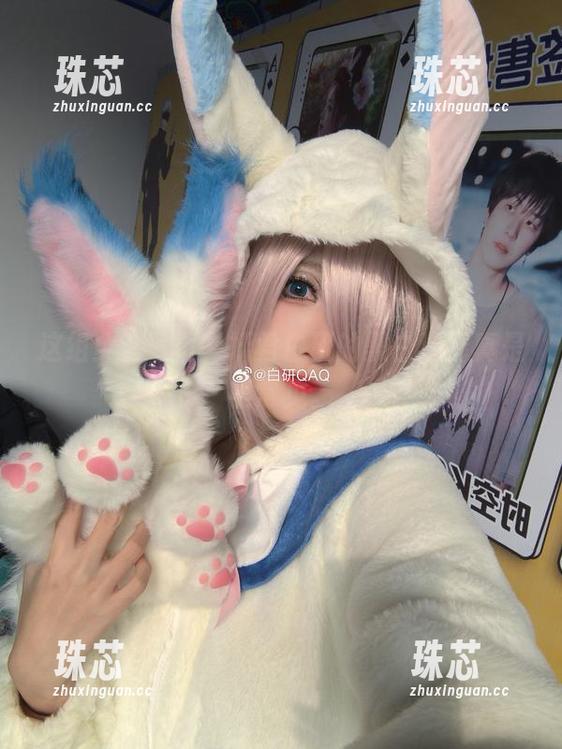 妖君白研 这组全套写真,妖君白研的黑白选择真是不常见。
