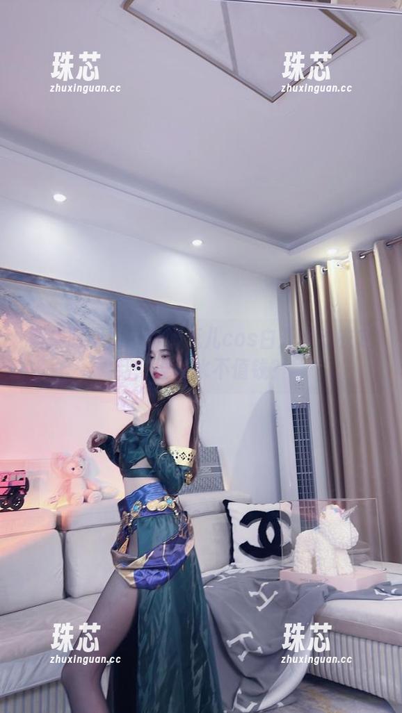 小小奶瓶儿 图集时间!小小奶瓶儿cos白开水毛衣定制:谁说水不值钱?