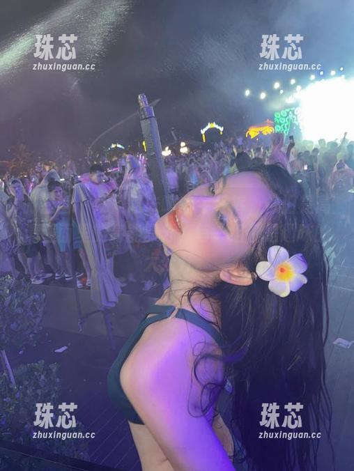 就是阿朱啊 微密圈 - 就是阿朱啊的牛仔裤,依旧是高清画面里的高能部分,每一组都是趣味的大公开。