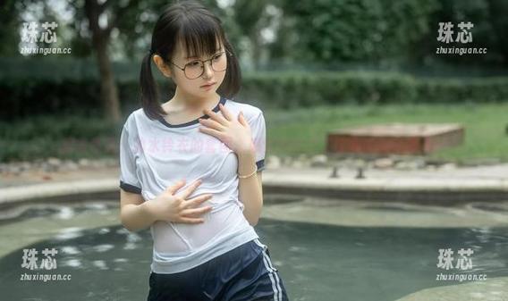 幼水铃衣 居家作品:幼水铃衣的套图,感觉她的沙发比我的床还舒服…