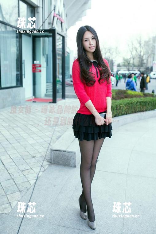 推女郎-谭冰 推女郎 - 谭冰品牌的私房写真:它是丝袜,还是别的什么呢?唔…