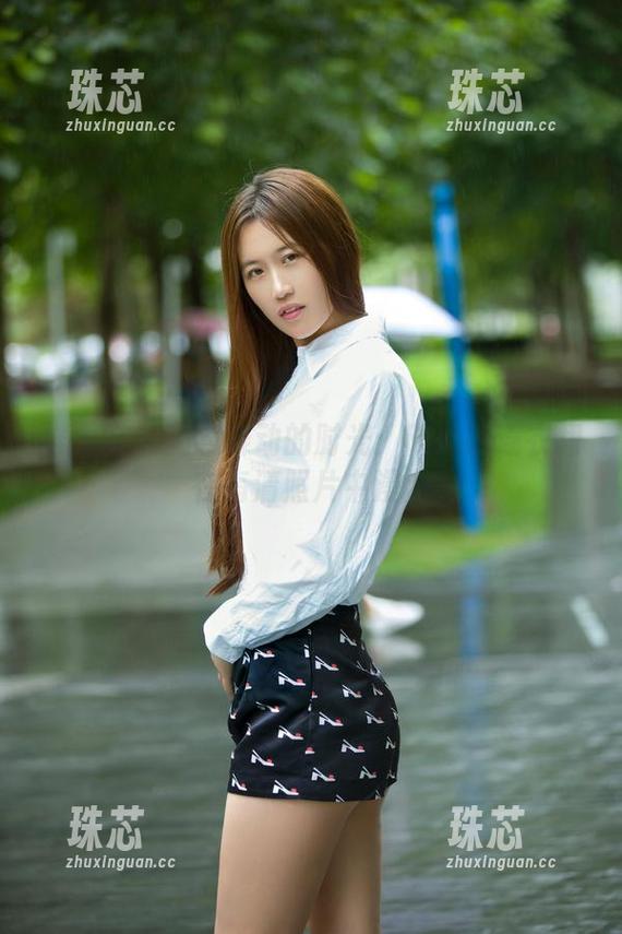 推女郎-陆瓷 推女郎 - 随意舞动的时光:陆瓷的连衣裙在高清照片中漫游