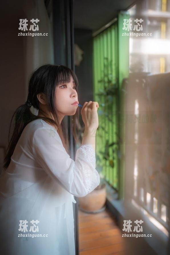 无颜小天使wy 无颜小天使wy的写真:在林中精灵的映衬下,是多么的突兀