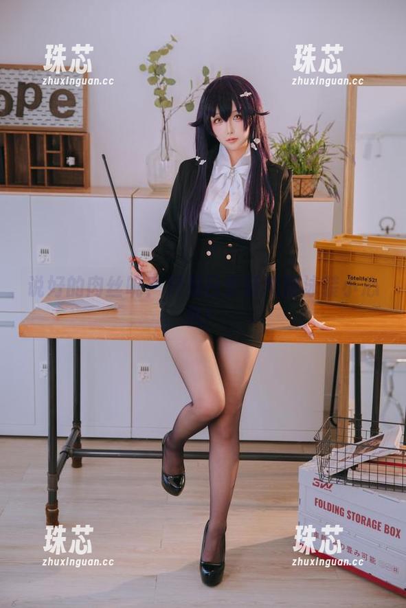 日奈娇 说好的肉丝呢?只见日奈娇美图泳装小心机!