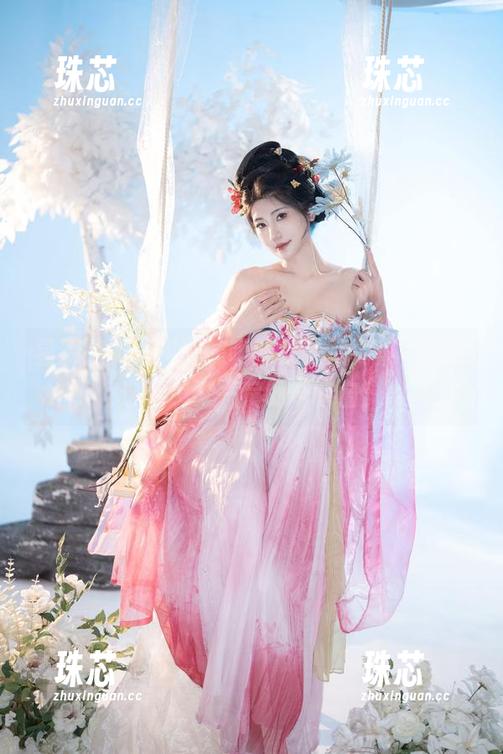 星澜是澜澜叫澜妹呀 星澜是澜澜叫澜妹呀的女孩写真集,瞅瞅这一扇又一扇的奇特窗!