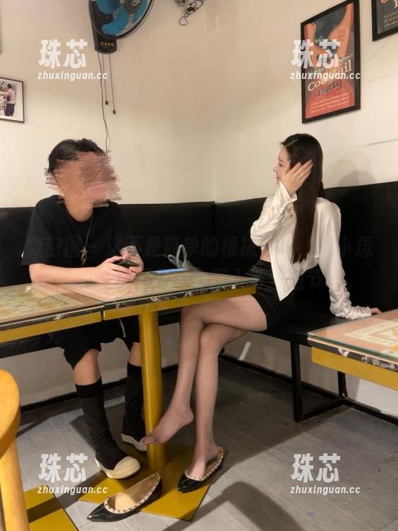 是小逗逗 微密圈 - 这不是简单的棉袜写真,是小逗逗的个性和逗趣真的深入每一细节呀。
