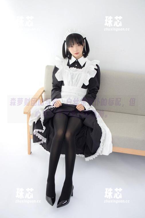 森萝财团的写真，白丝是女仆的标配，但心里已经开始泛起涟漪。