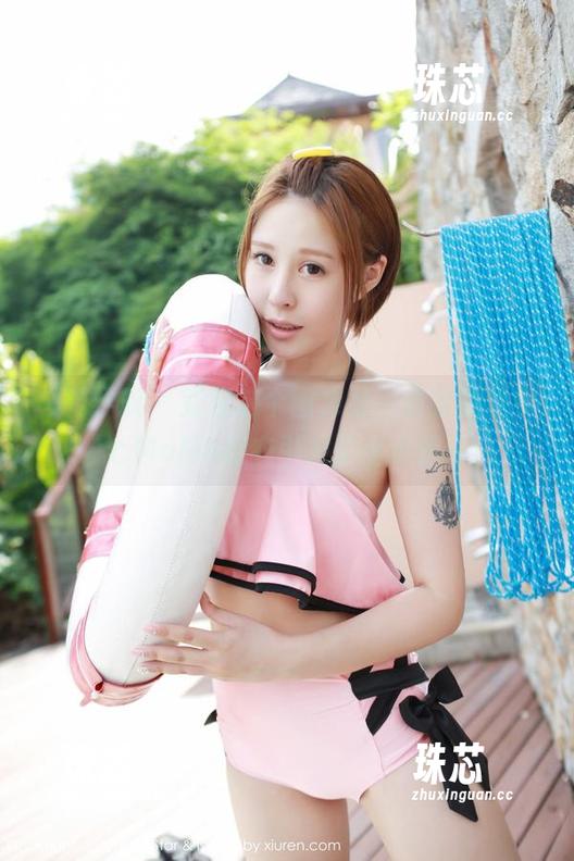 模范学院-伊小七MoMo 模范学院 - 就在这个图库里,最新的伊小七MoMo泳衣引发了小小骚动