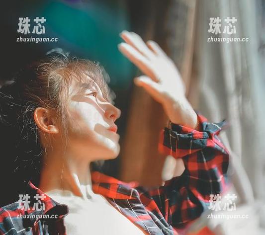 樱晚gigi 晚间护肤在樱晚gigi家,美图里荼靡飞舞的剪影