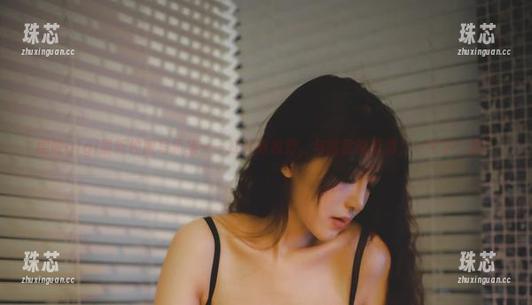樱晚gigi 樱晚gigi最新校服写真集——打开新视野,与教室说再见,一个字:酷!