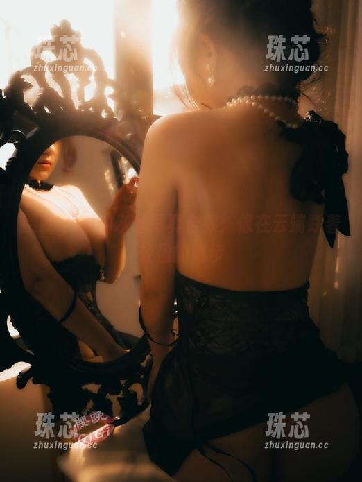 樱晚gigi 樱晚gigi的灰丝写真合集:像在云端踩着轻盈的舞步