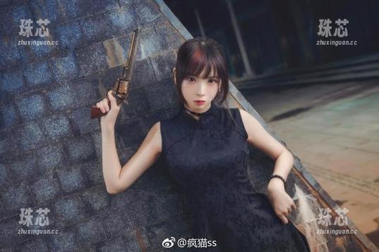 疯猫ss 试着让疯猫ss的露背毛衣冷静一下——原图不带滤镜