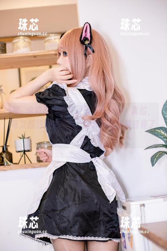 神沢永莉 神沢永莉的灰丝花裙子写真分享,真的,每次翻到她的作品,时光都好像被暂停了一瞬。