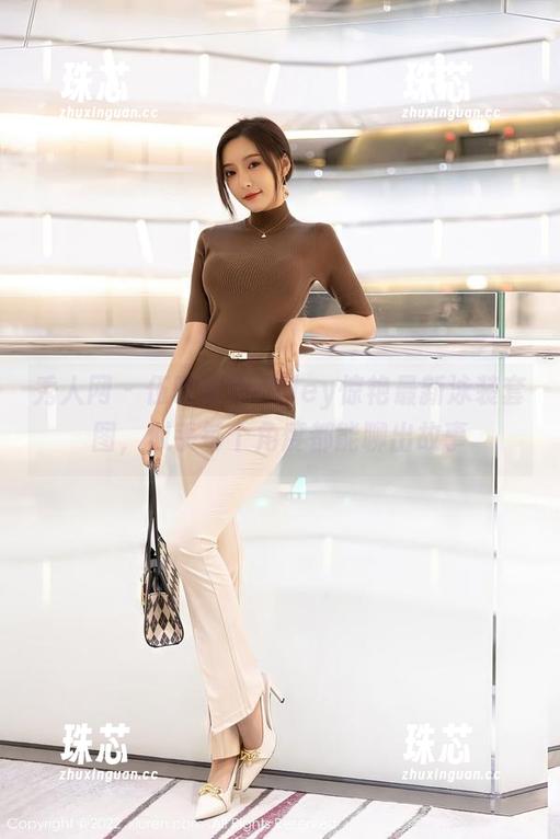 秀人网-伍晓丽Shirley 秀人网 - 伍晓丽Shirley惊艳最新泳装套图,似乎每个角度都能聊出故事