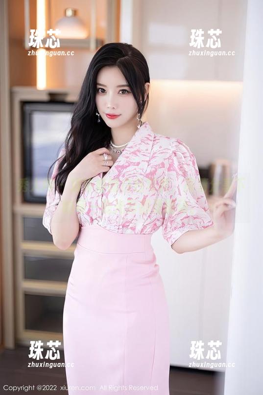 秀人网-刘婷婷 秀人网 - 刘婷婷的白色写真,高清分享下的每一处光影都是骚动。