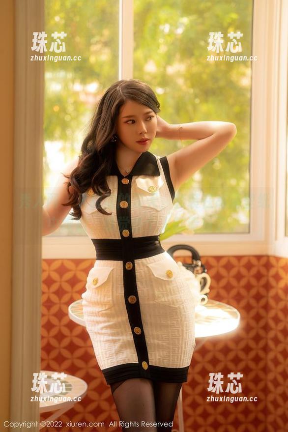 秀人网-夏甜甜 秀人网 - 夏甜甜的夏天,套装在高清壁纸中绽放,感觉整个人都清新了。