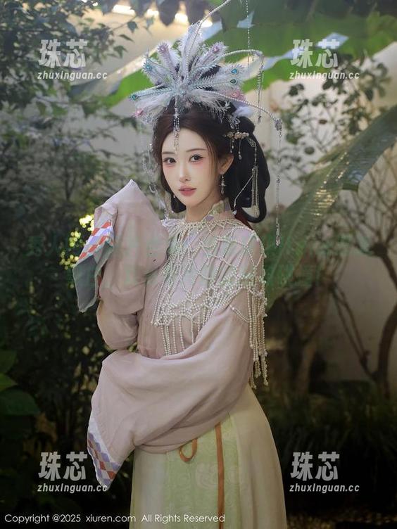 秀人网 - 图片合集：当萌琪琪Irene邂逅黑白，欢乐与冷静的激烈碰撞！