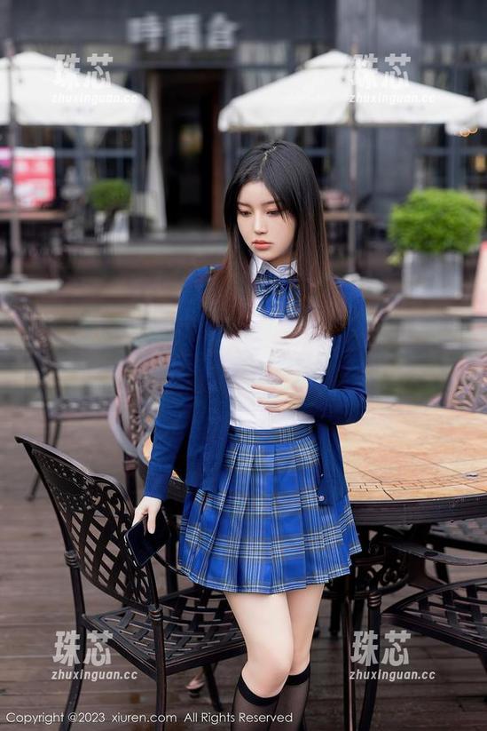 秀人网-麦田 秀人网 - 麦田、双人、私房图集——有没有觉得这里喧闹又荒谬?