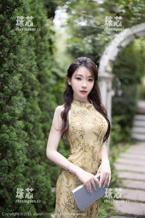 秀人网-麻吉小兔子 秀人网 - 泳池中的麻吉小兔子,套图中兔耳朵的摇晃总是特别吸引目光。