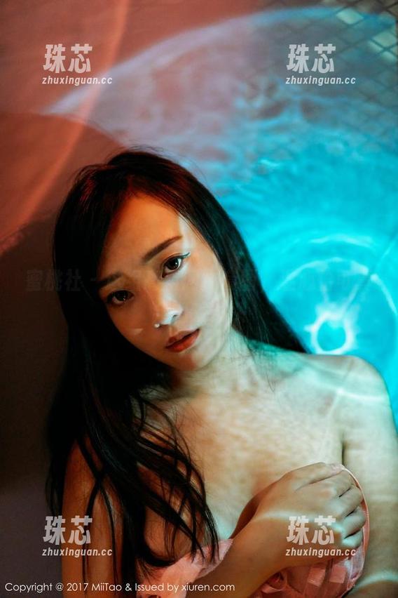 蜜桃社-温心怡 蜜桃社 - 这组高清网袜套图,温心怡可真会调戏镜头