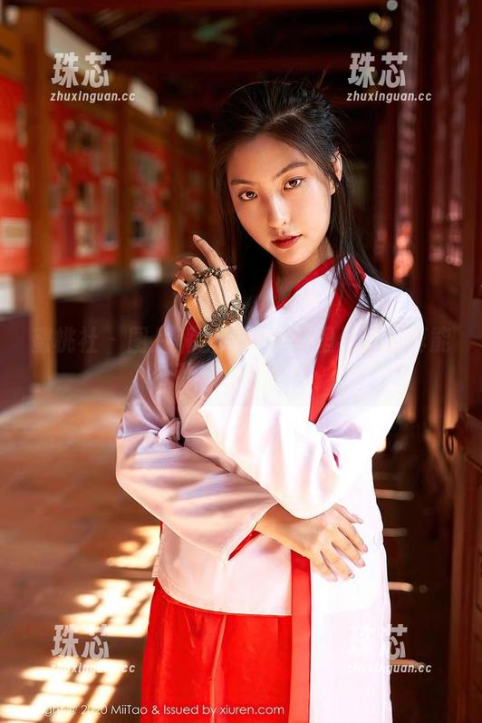 蜜桃社-铃木 蜜桃社 - 图片解密:铃木裤里丝图包真能引发讨论嘛?