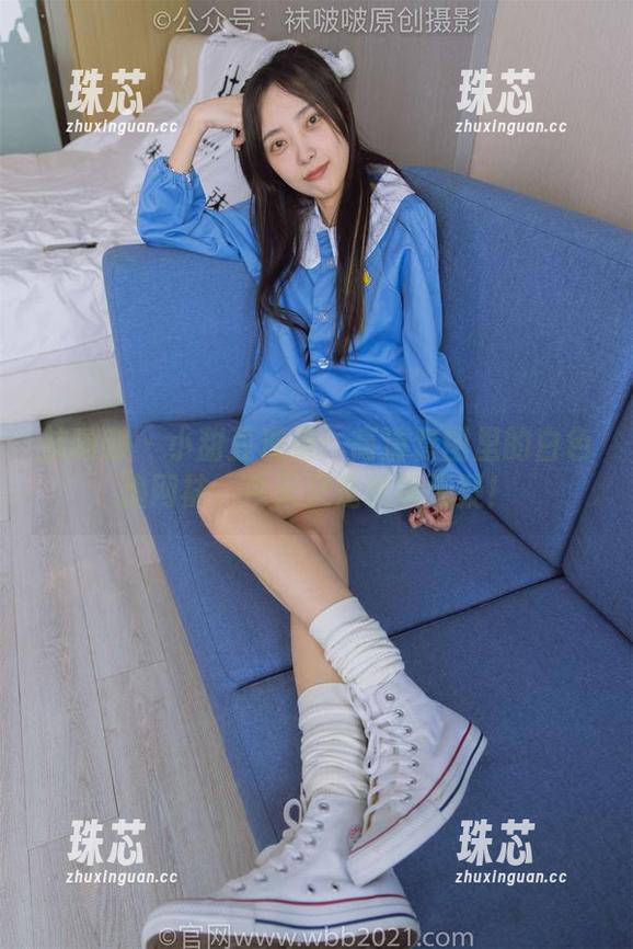 袜啵啵-小甜豆 袜啵啵 - 小甜豆现身:高清套图里的白色渔网袜,今天又是秋裤无疑!