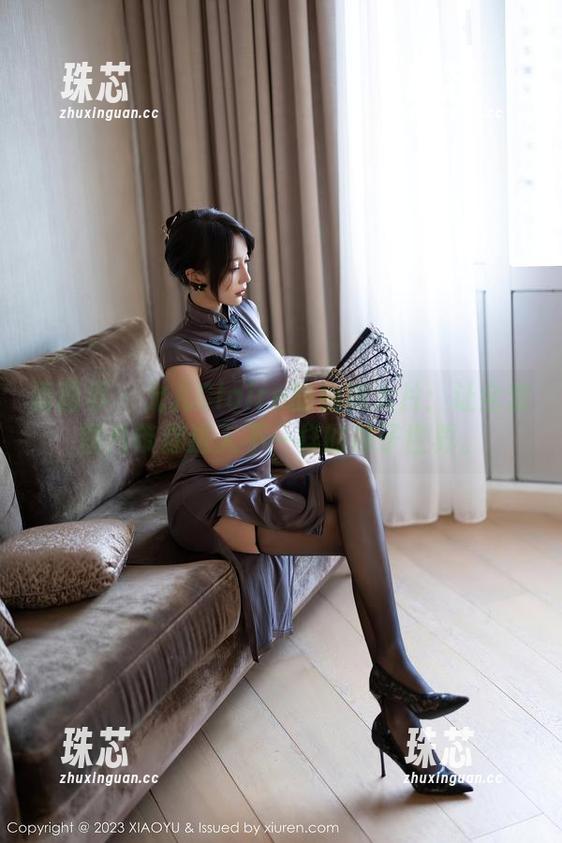 语画界-允儿Claire 语画界 - 允儿Claire的棉袜大片:让全套图片带你进入不一样的袜子世界。