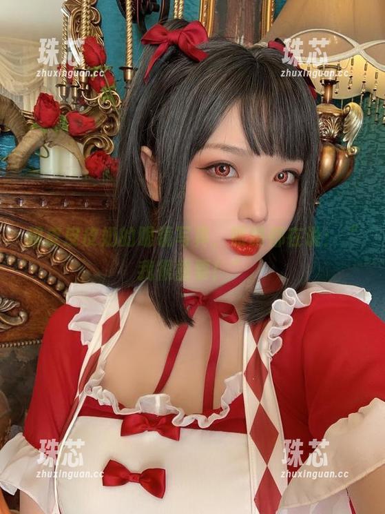 超皮皮皮奶 超皮皮皮奶的眼镜写真,眼睛都在说:“我很重要!”