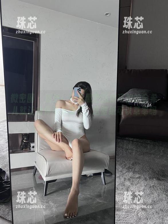 金希儿 微密圈 - 别走!只看黑色连体环扣的金希儿就让我停不下来了,这壁纸可以草率吗?